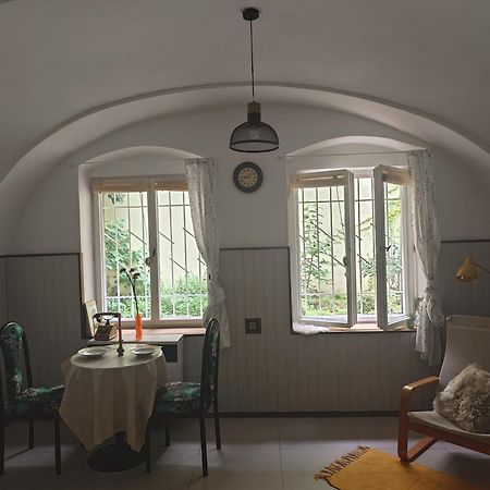Vintage Room With Garden View Bratislava Buitenkant foto