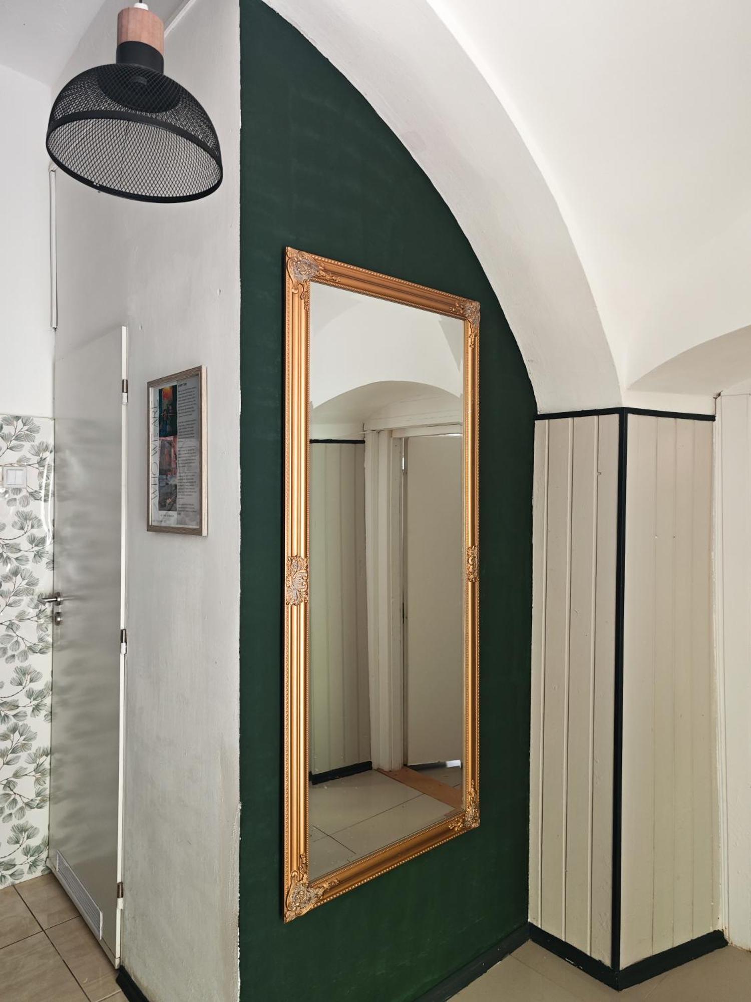 Vintage Room With Garden View Bratislava Buitenkant foto